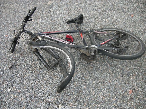 Ciclista cade nello spezzino, è grave al San Martino