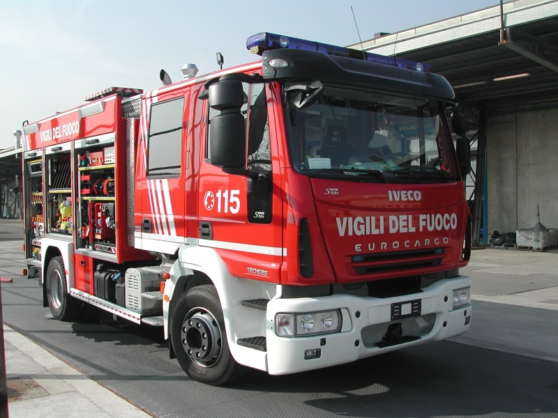 Minaccia di suicidarsi, salvata dai vigili del fuoco 