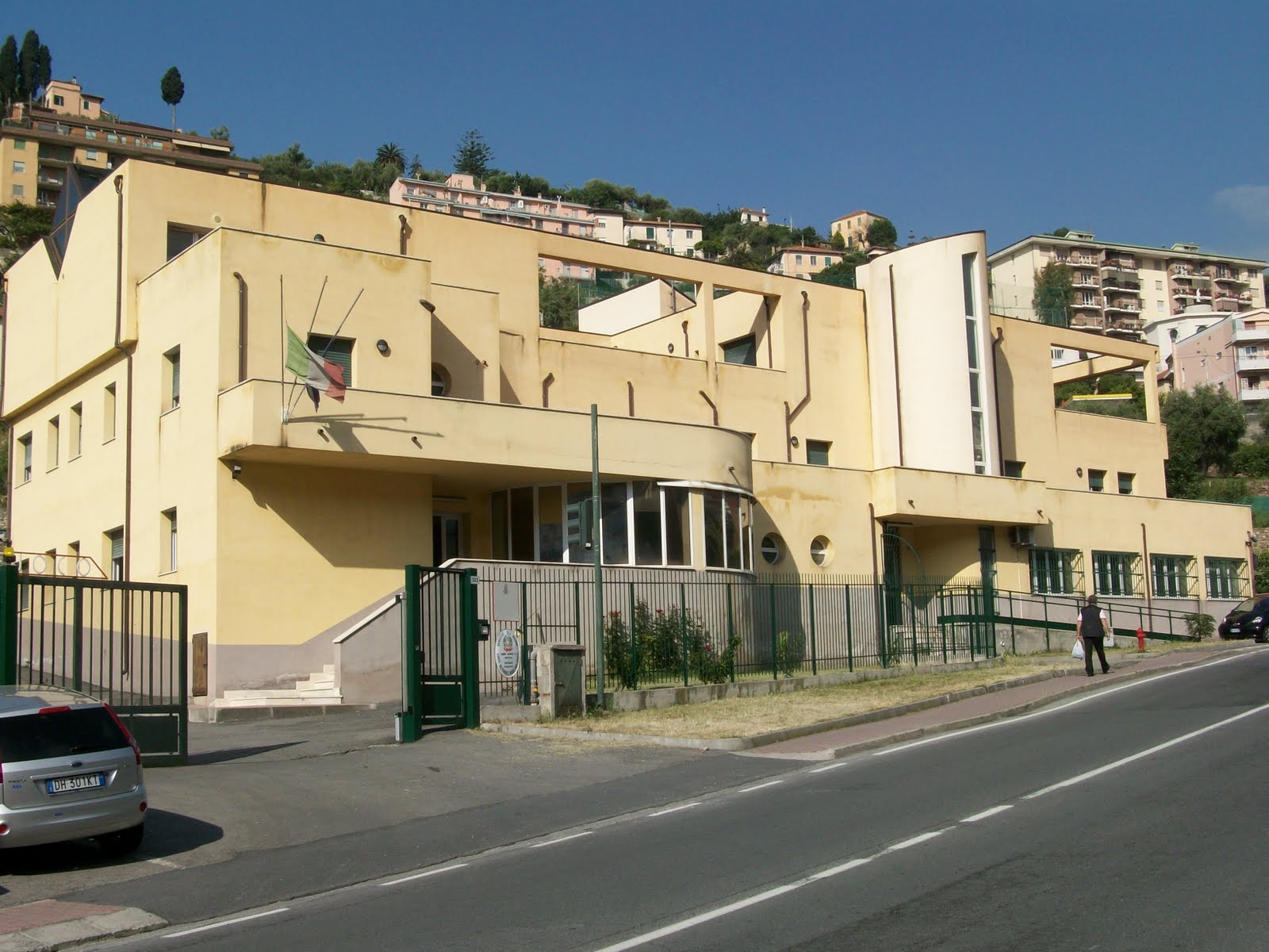 Carcere di Sanremo, detenuto distrugge due celle