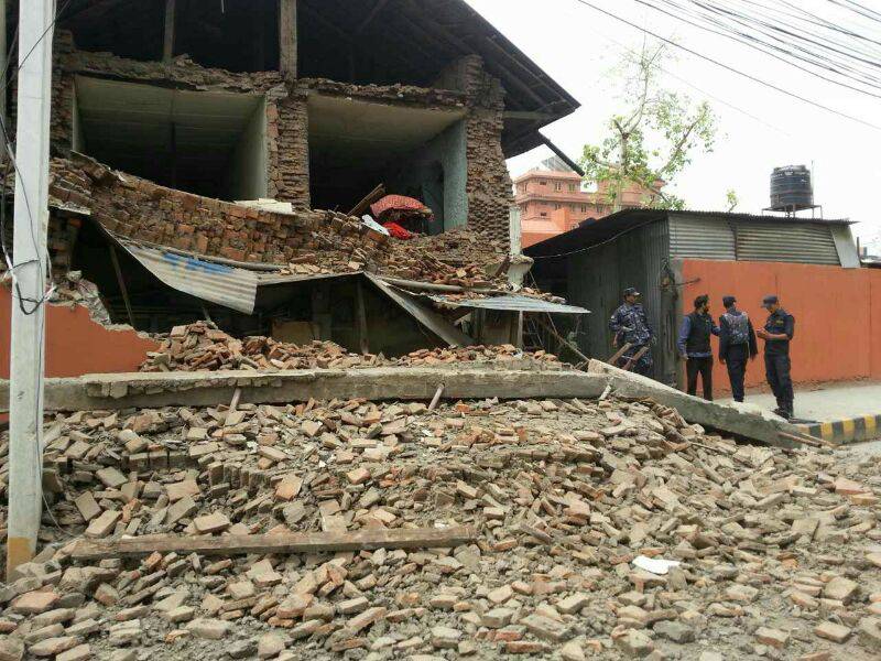 Terremoto Nepal, estratta viva dalle macerie una donna sepolta per 128 ore 