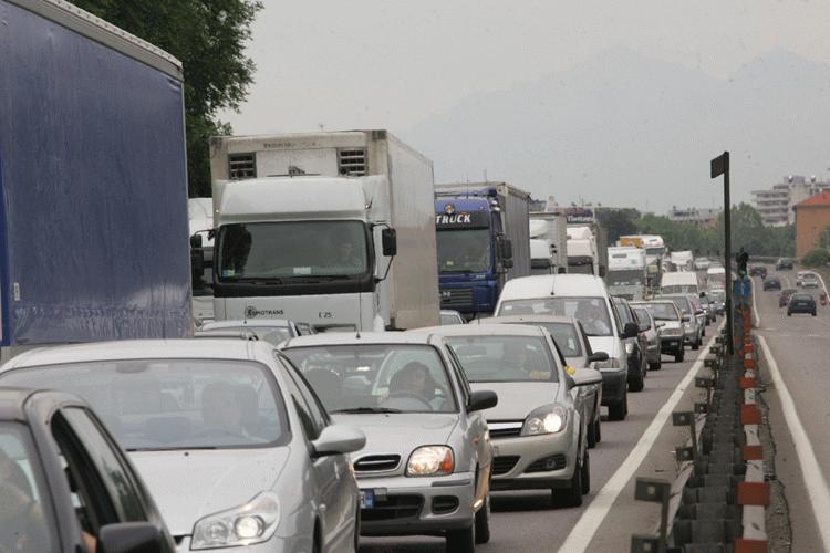 Ponte primo Maggio, controesodo: code e rallentamenti sulle riviere