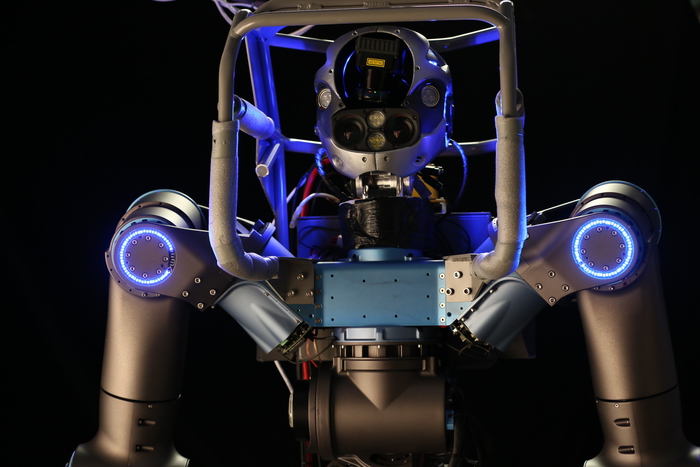 Da Genova arriva Walkman, il robot umanoide che usa il trapano e guida