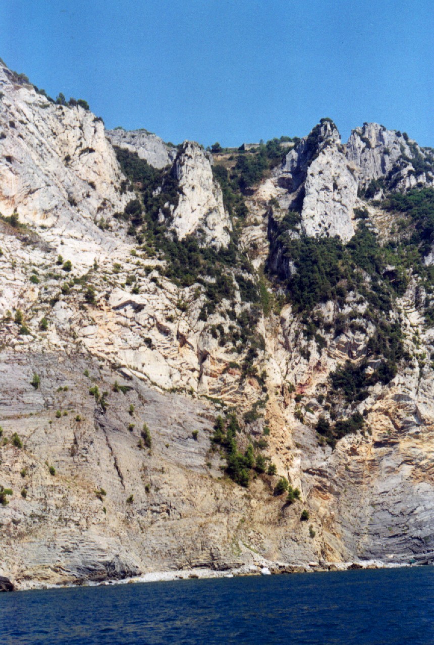 Rocciatori restano appesi in parete di notte, salvati 