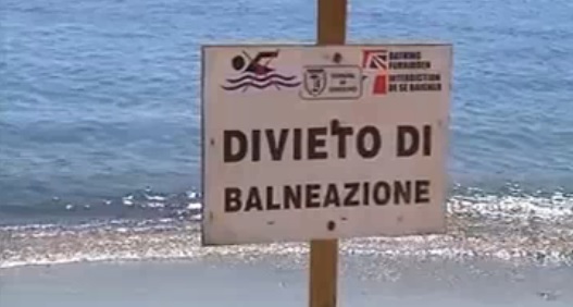 Divieto di balneazione sul litorale del lungomare Calvino 