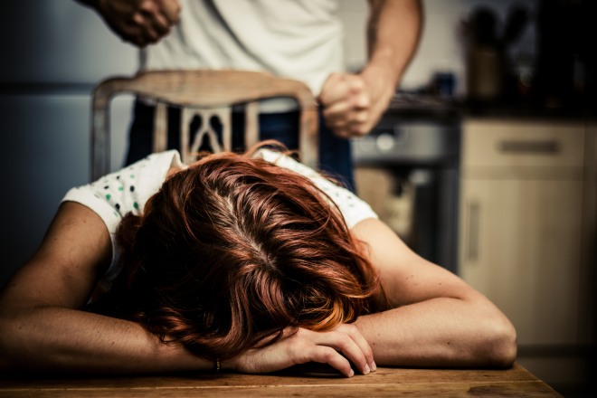 Maltratta e picchia la convivente, arrestato un uomo di 40 anni