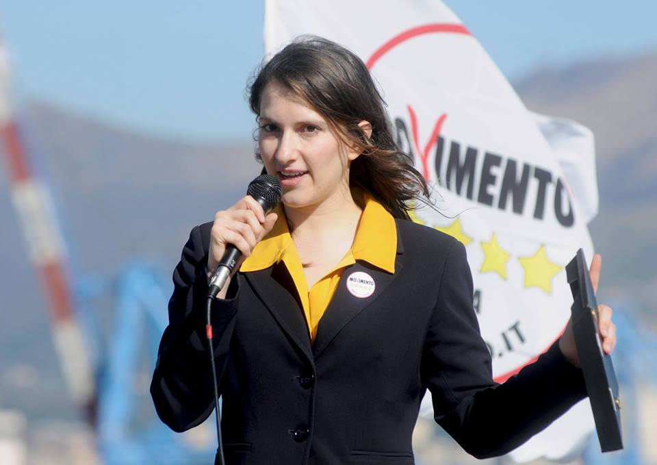 Regionali, Salvatore (M5s) aspetta esito in centro storico a Genova 