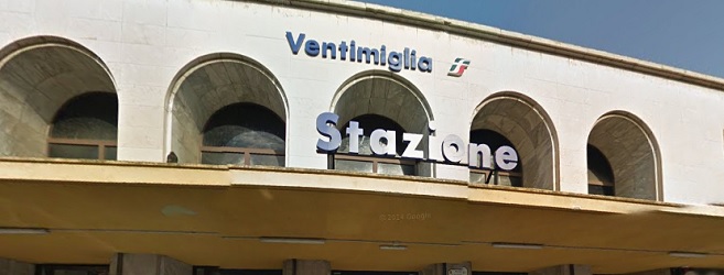 Degrado all'esterno della stazione, clima teso a Ventimiglia