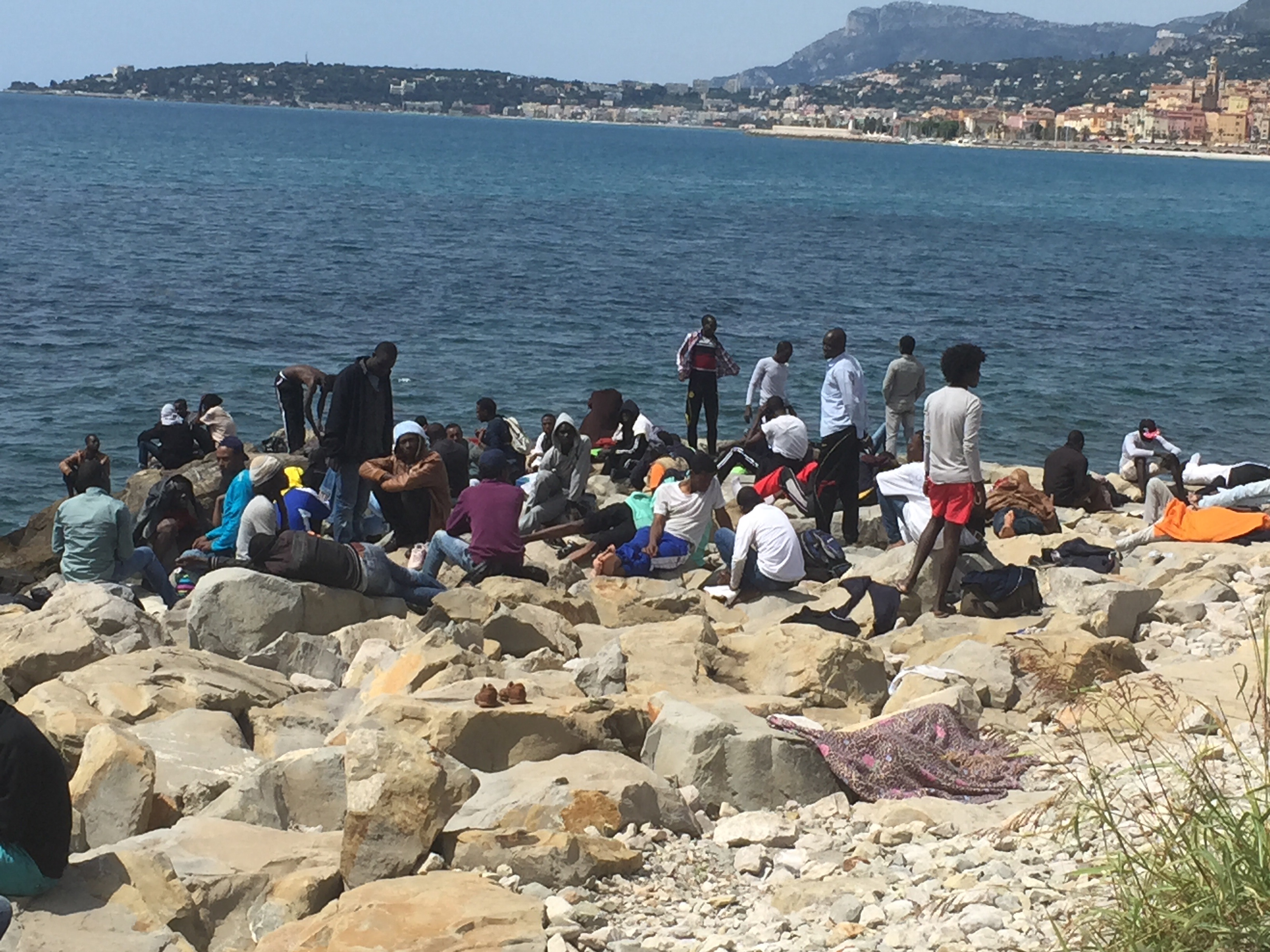 Profughi al confine, provocazione di un gruppo neofascista francese