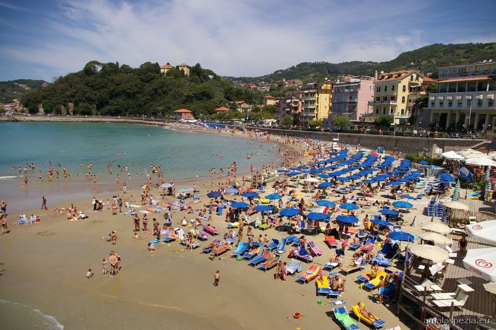 Appalti diretti per spiagge libere attrezzate, 4 indagati