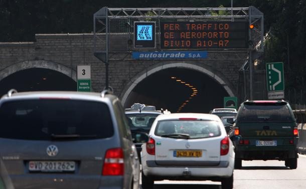 Assalto alla riviera di ponente e code in autostrada