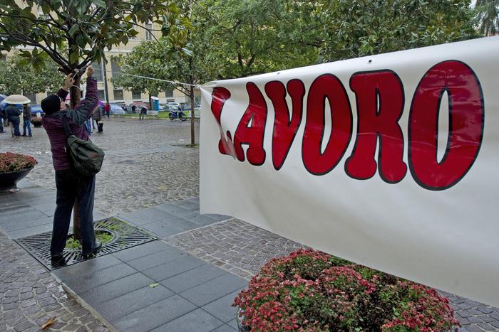 Ocse, senza lavoro il 42,7% dei giovani
