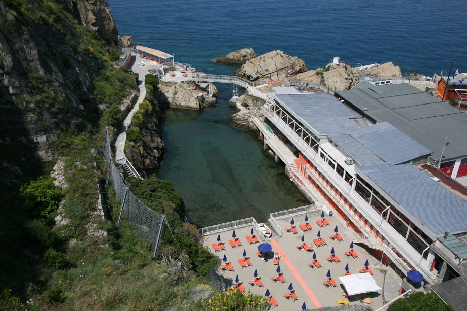 Dopo 8 anni di stop riapre stasera la Piscina dei Castelli 