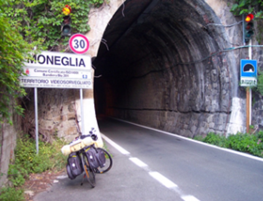 Moneglia, strada delle gallerie chiusa per lavori