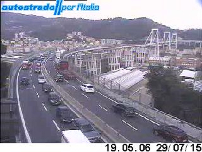 Traghetti e incidenti, traffico congestionato nel nodo genovese