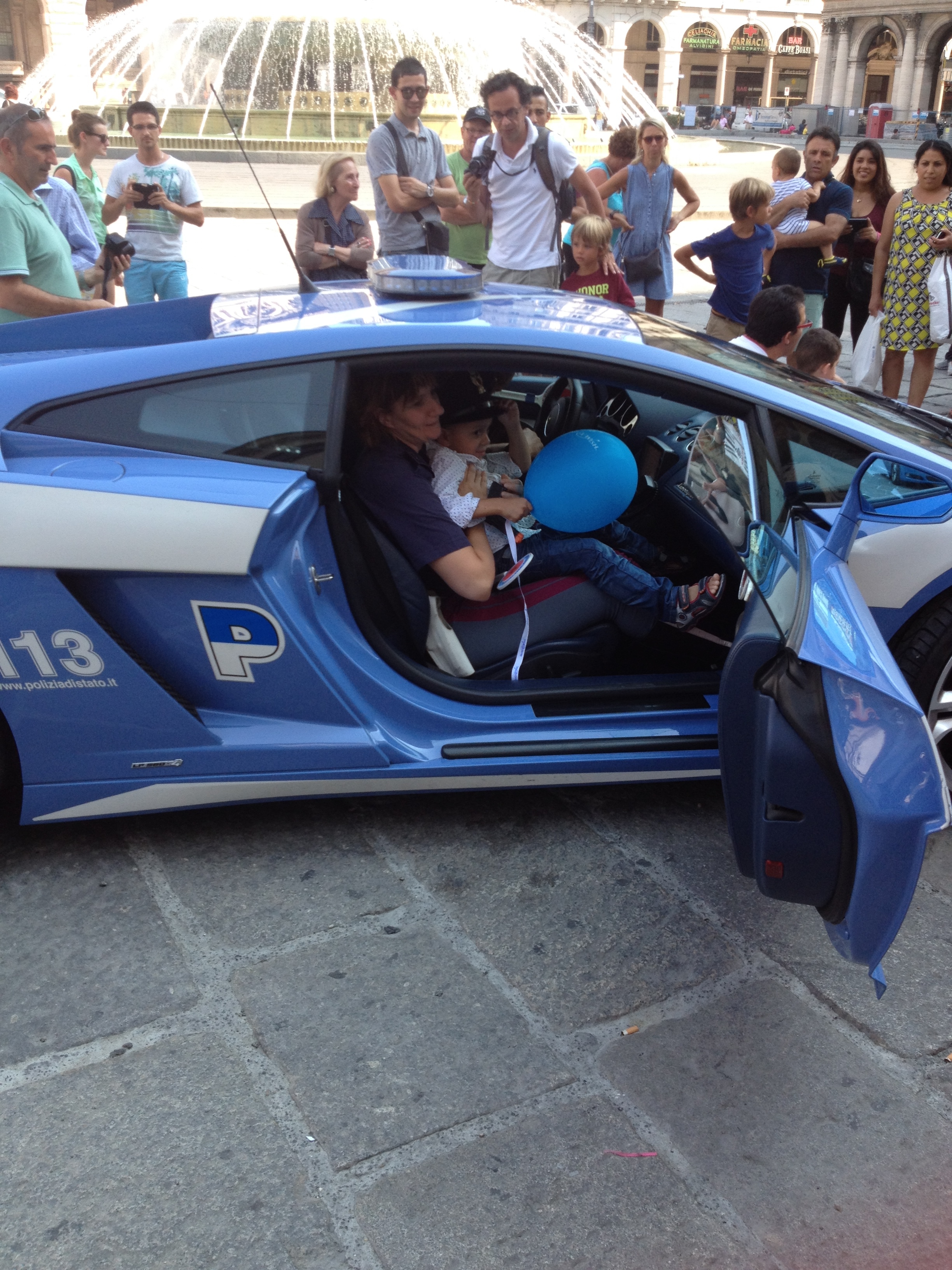 Il sogno di Julio si materializza con la Lamborghini della polizia stradale