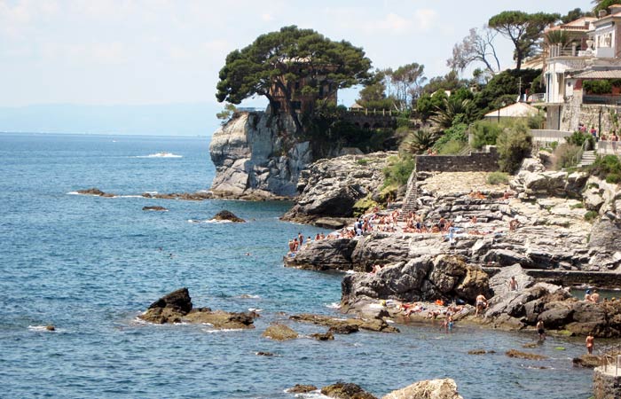 70enne muore in spiaggia, potrebbe essere un'altra vittima del caldo