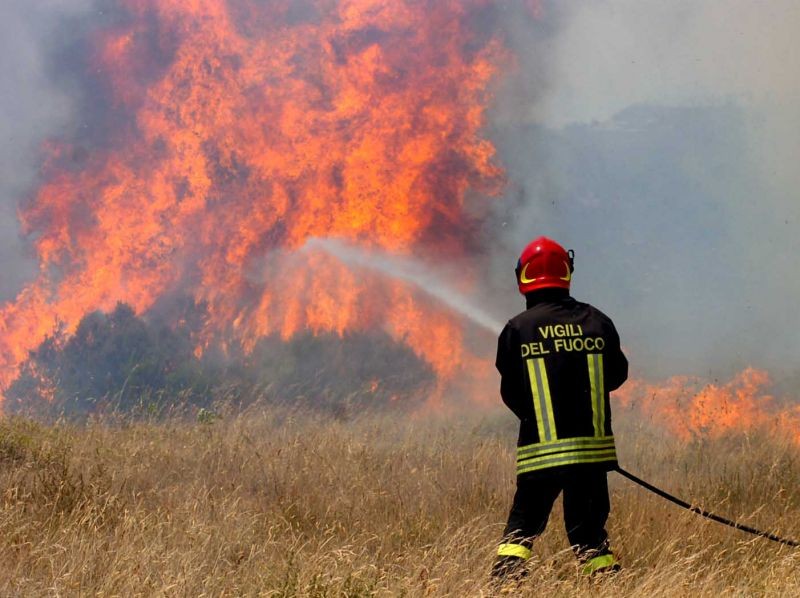 Il Ponente nella morsa del fuoco, un'altra giornata da incubo