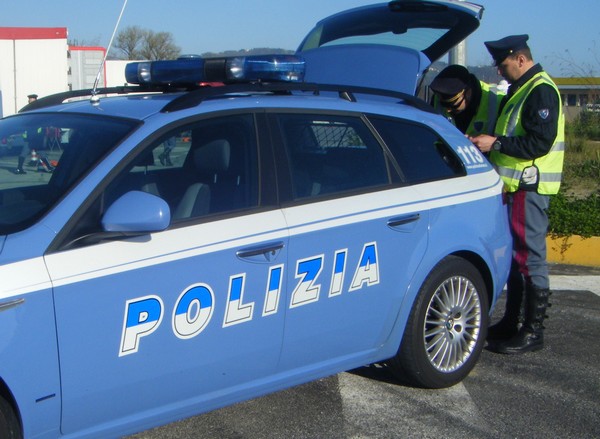 A10, si ribalta un auto: conducente denunciato per guida in stato di ebbrezza