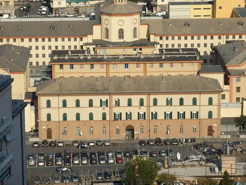 Detenuto aggredisce poliziotto dentro il carcere di Marassi