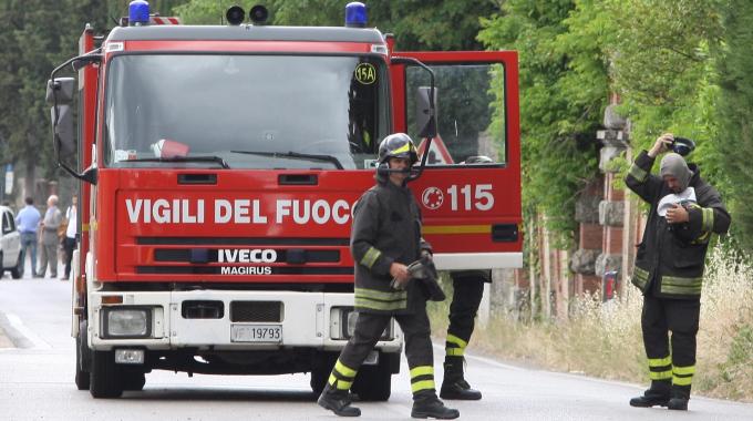 40enne colpito di striscio dalla caduta di un pezzo di intonaco
