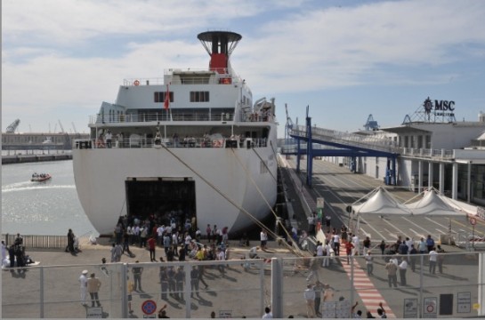 Controlli antiterrorismo al terminal traghetti di Genova