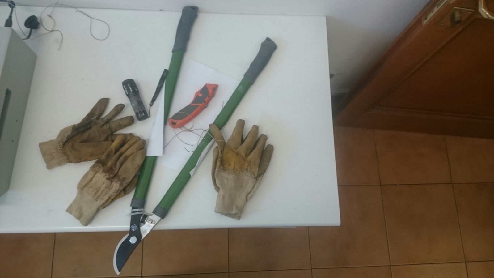 Tenevano nel bagagliaio dell'auto arnesi da scasso, denunciati due rumeni