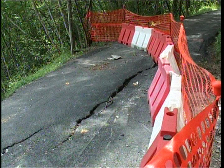 Masso sulla Provinciale 586: chiusa la strada a Santa Maria di Sturla