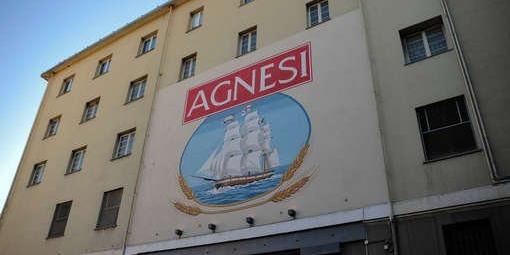 L'Agnesi ridotta al silenzio e la complicità della politica