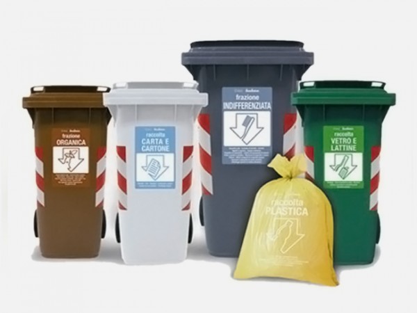 Differenziata, distribuzione straordinaria sacchi nel quartiere Favaro