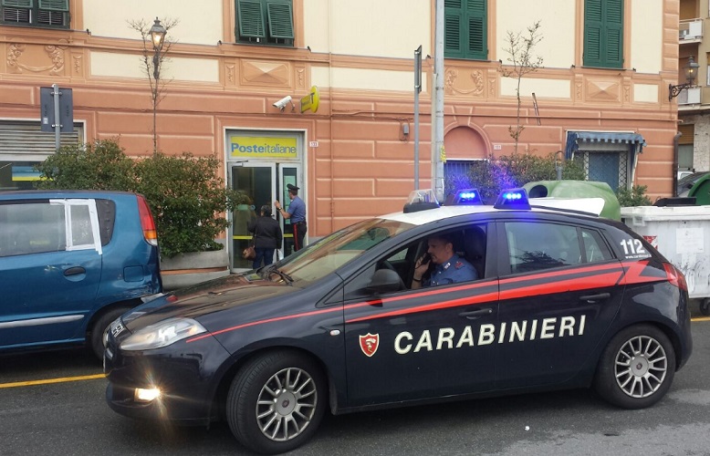 Scippa un'anziana della pensione, arrestato 52enne genovese