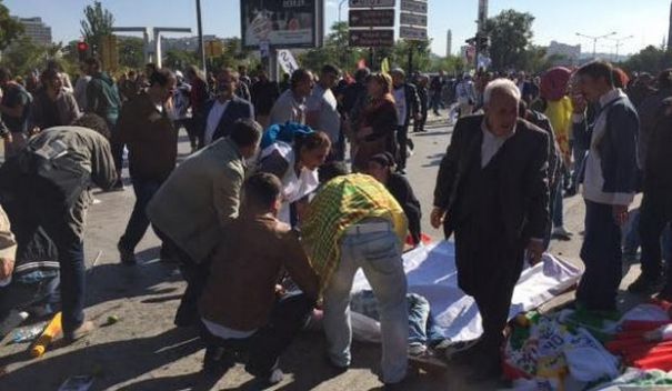 Attentato ad Ankara prima di corteo per la pace: almeno 30 vittime