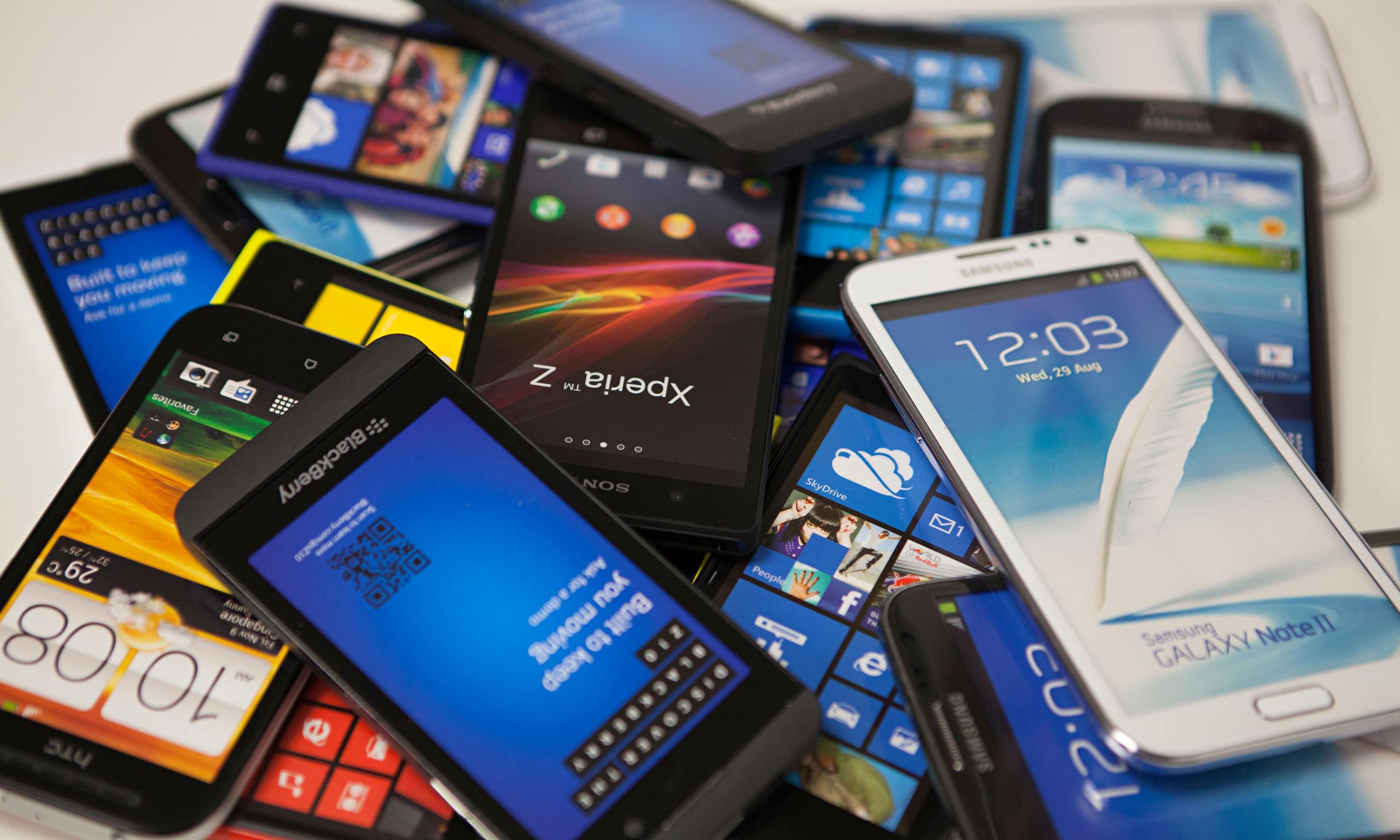 15enni si improvvisano detective per riprendersi gli smartphone rubati