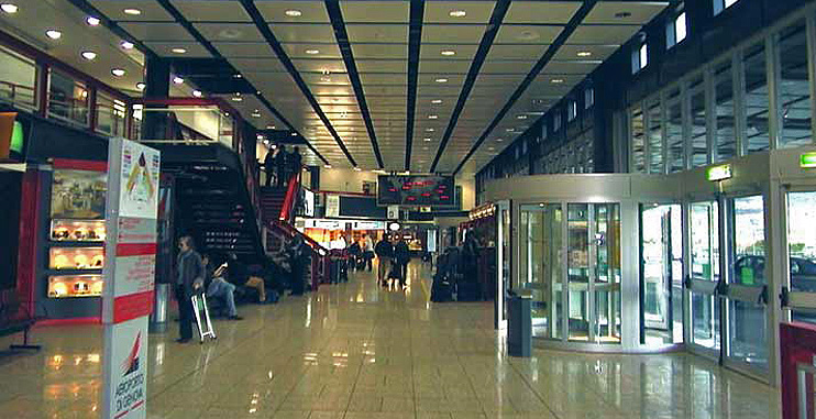 Terrorismo, due allarmi bomba nel porto di Genova e all'aeroporto
