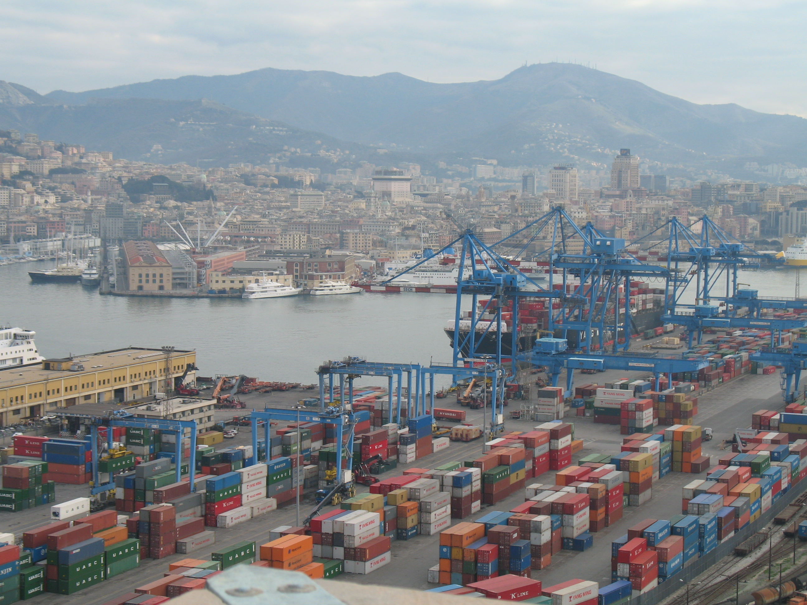 60 chili di cocaina in container nel porto di Genova 