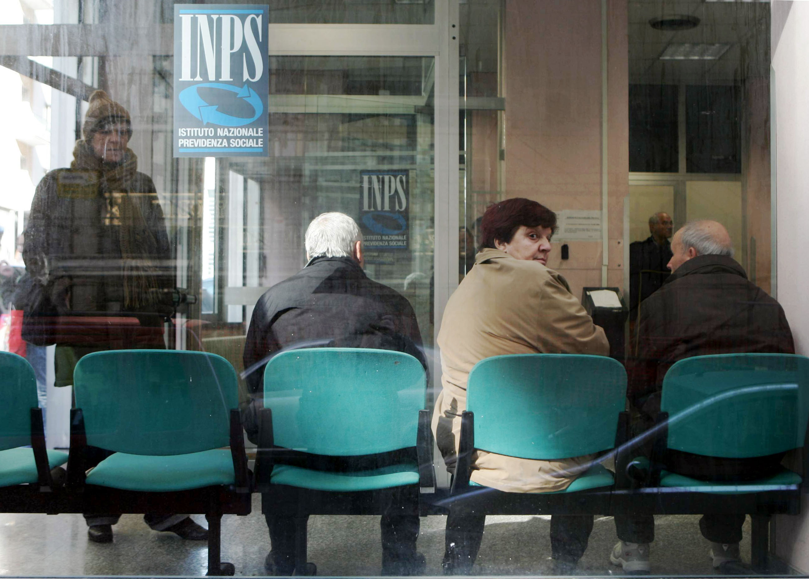 Inps, 4 pensioni su 10 sotto i 1000 euro. Ancora evidente il gap tra uomini e donne