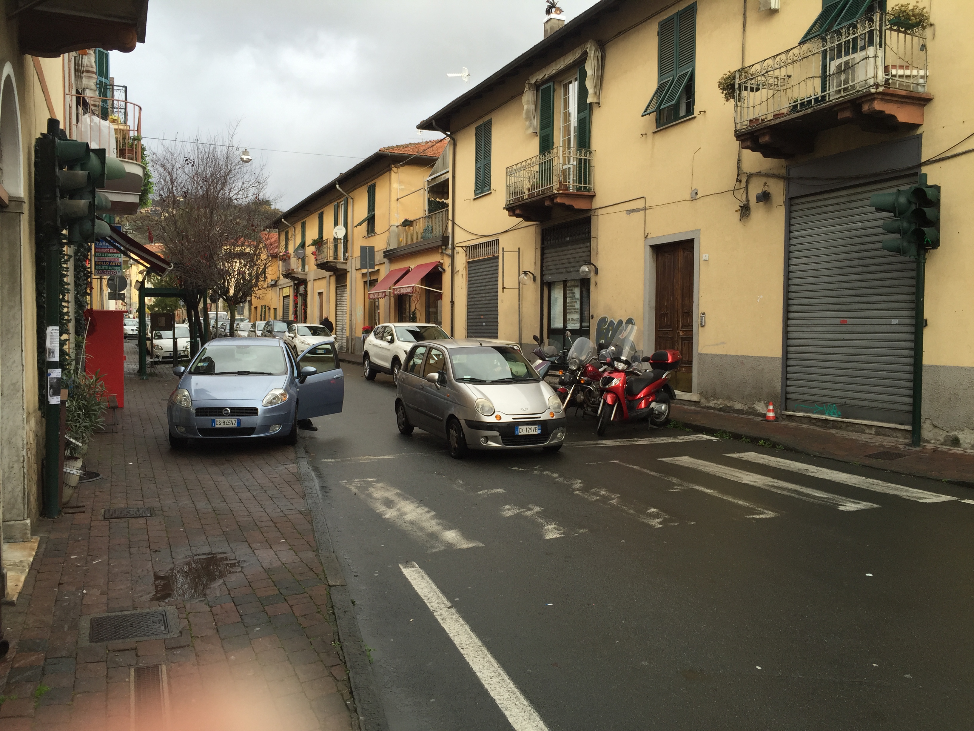 Ancora furti in appartamento, rubati 10 rolex nel quartiere di Valdellora