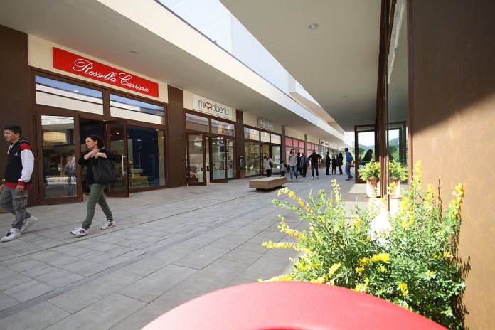 Outlet Brugnato, prima settimana di saldi: + 40% i visitatori, + 80% il fatturato