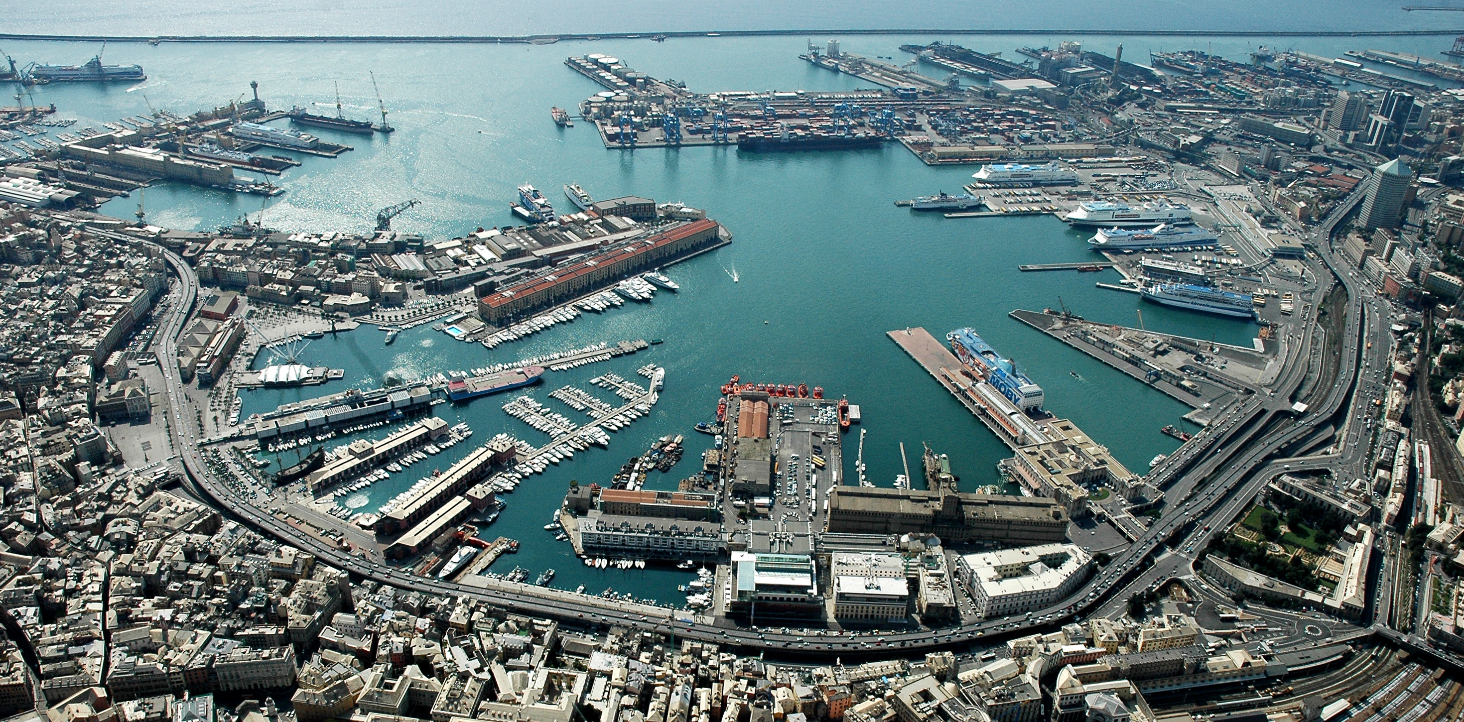 Record del Porto di Genova, oltre 2milioni di container movimentati