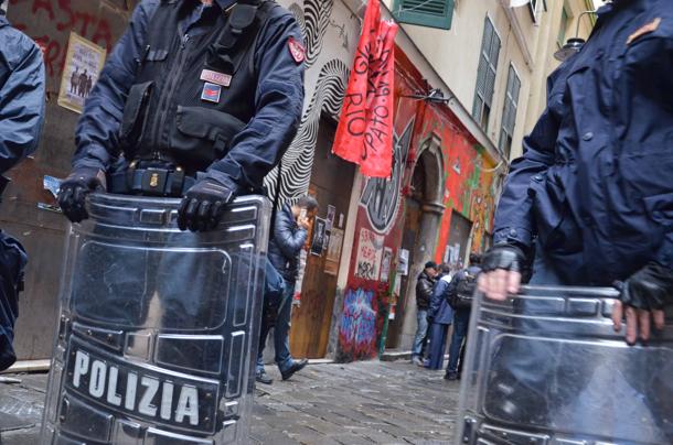 Resistenza durante lo sgombero del centro sociale, 15 antagonisti condannati