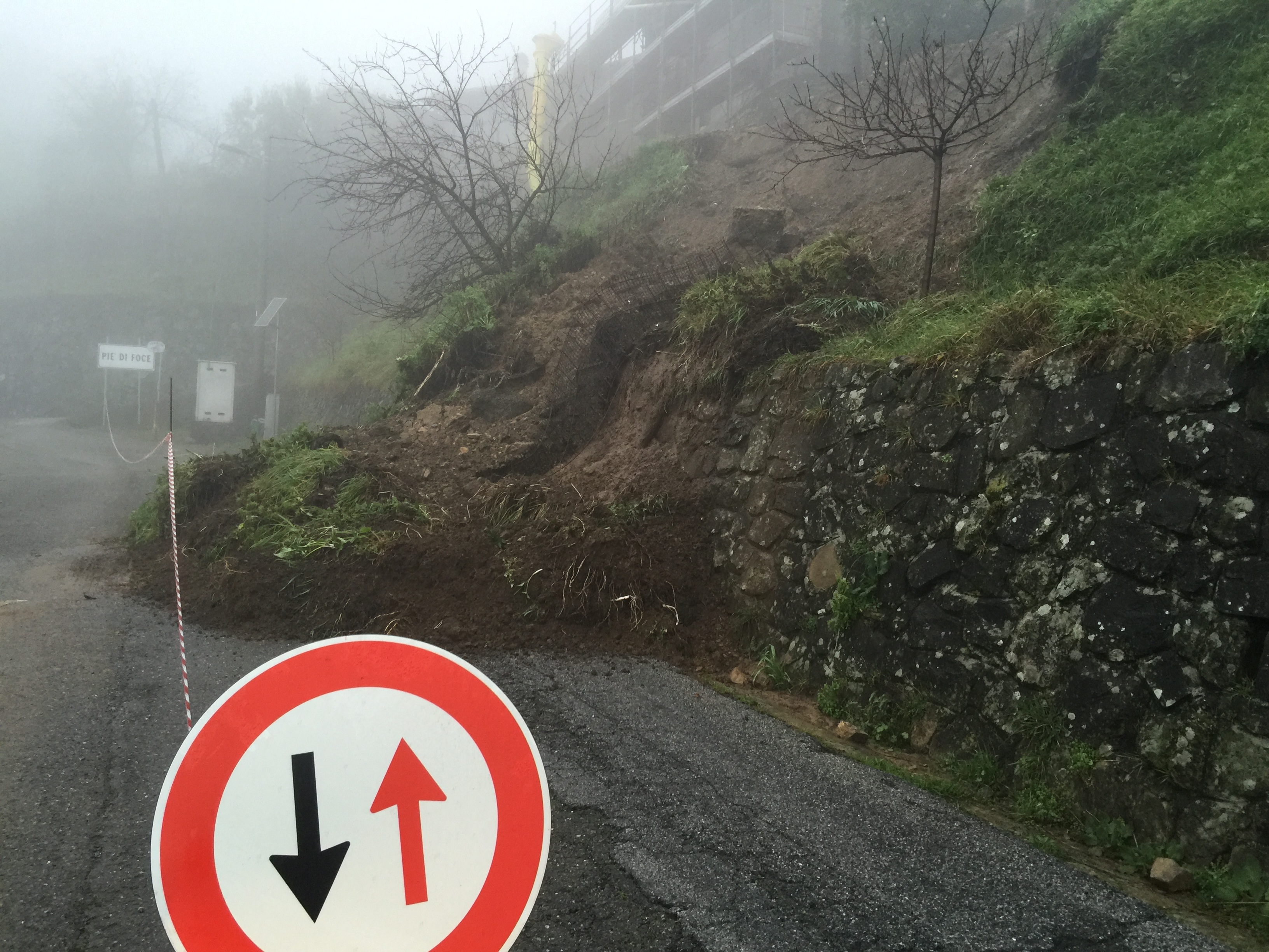 Maltempo nello spezzino, Frana sulla strada per Tivegna