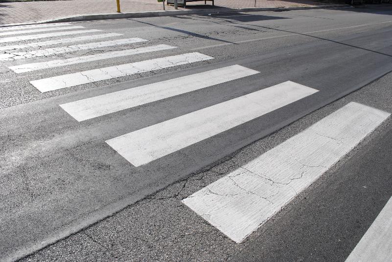 Genova Struppa: rischia di investire due donne, poi le aggredisce
