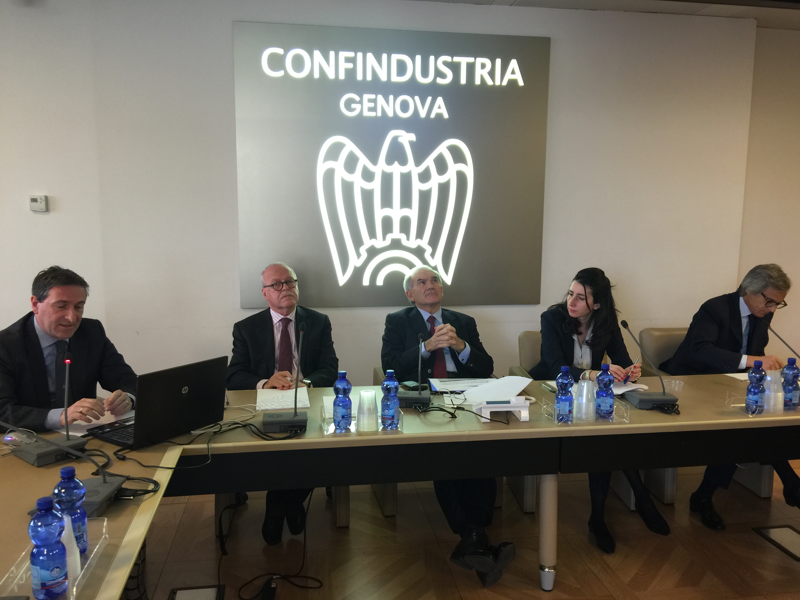 Confindustria Genova, nel secondo semestre 2015 bene aziende che operano nei servizi