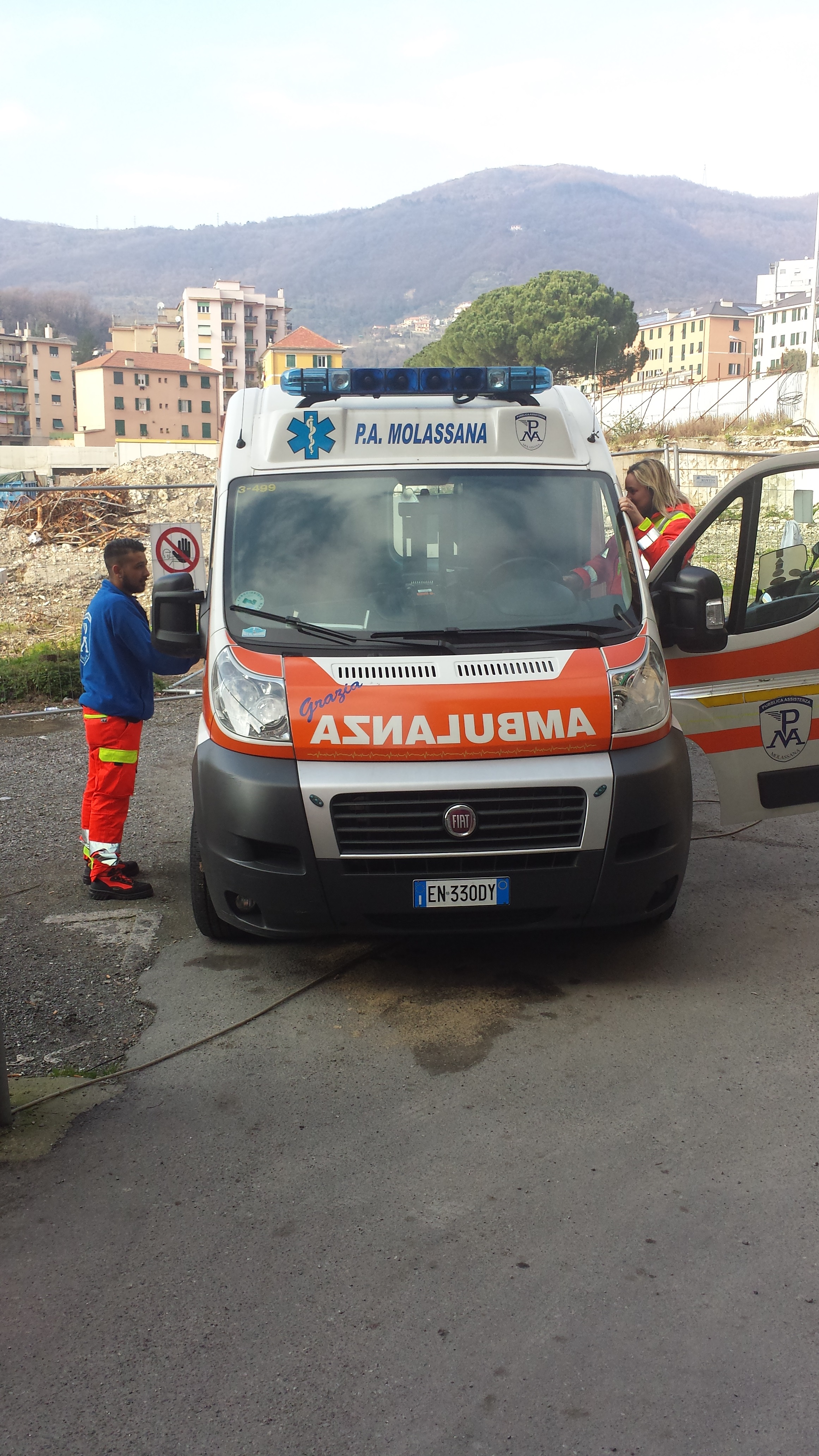 Si taglia con la motosega, codice rosso al Galliera 