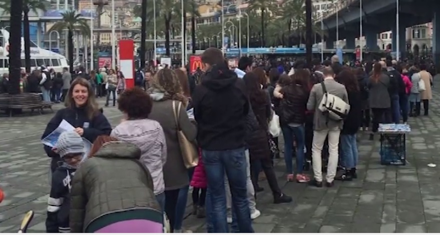 Turisti all'assalto dell'Acquario nella Pasquetta all'insegna del maltempo