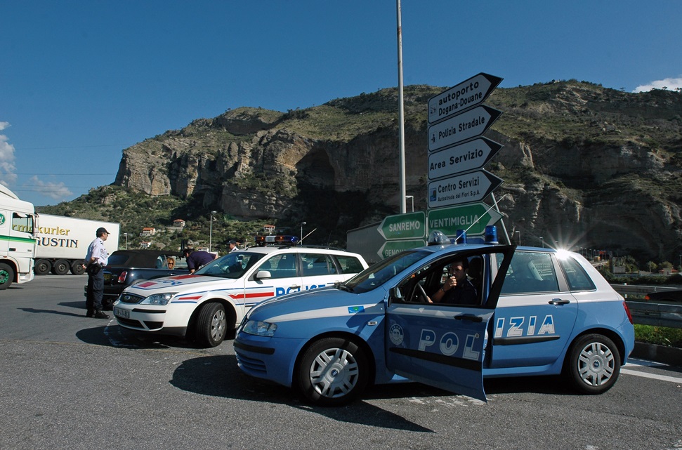 Portavano clandestini in Italia, arrestati due francesi a Ventimiglia