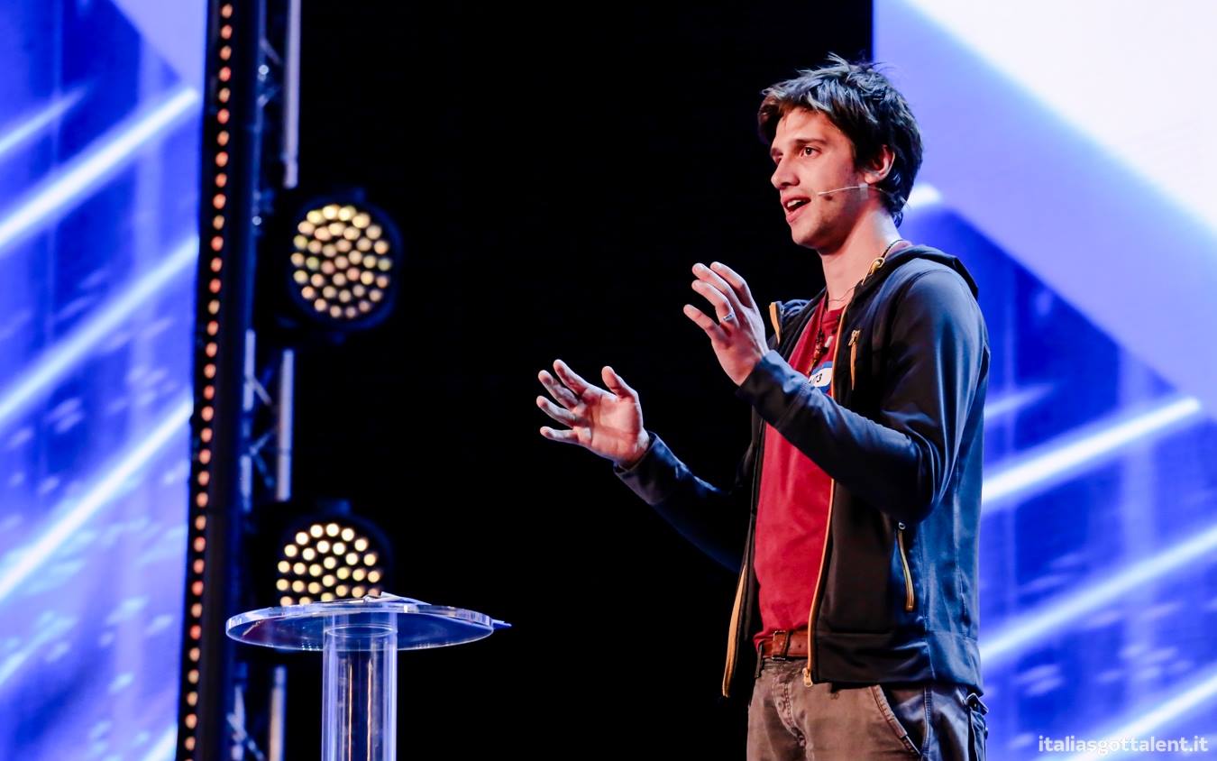 Standing ovation per il 'mentalista genovese' a Italia's Got Talent