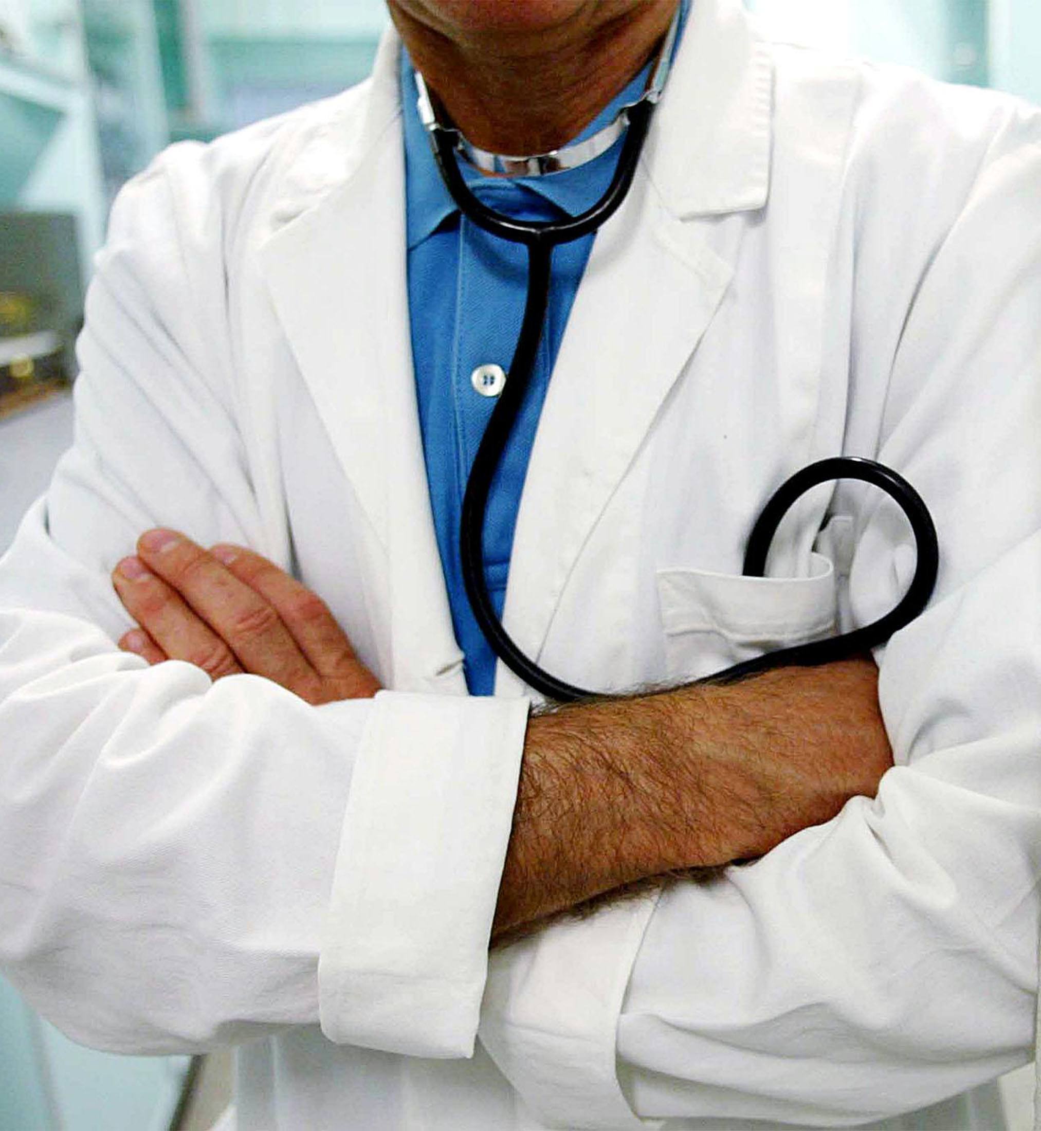 Accusa il medico di aver abusato della sua ex, denunciato un pensionato genovese