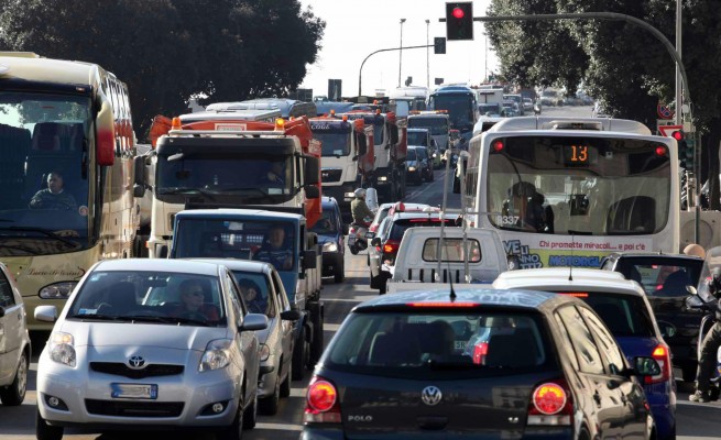 Chiusi due accessi della Sopraelevata, caos traffico a Genova
