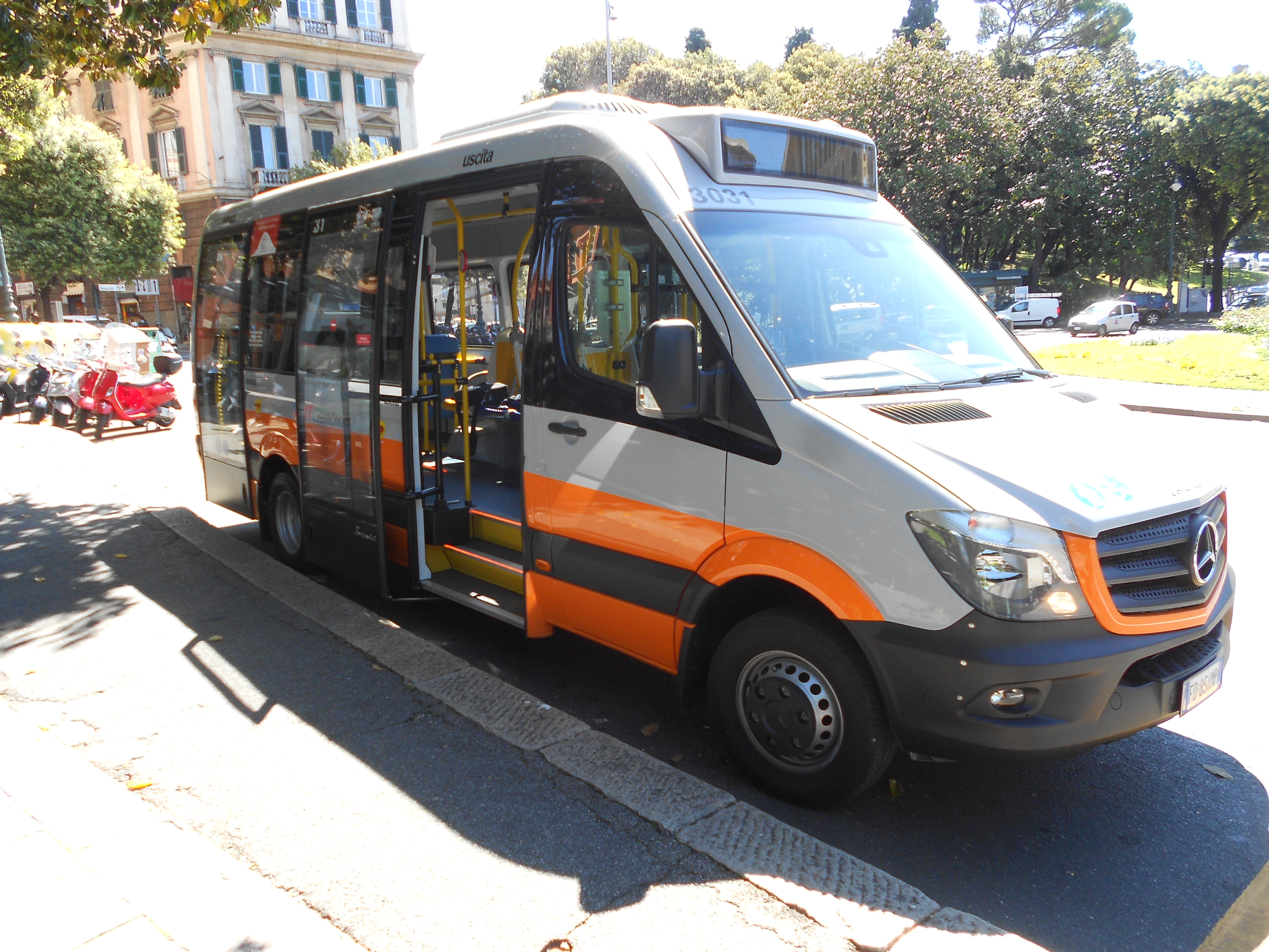 Amt, ecco tre nuovi mini bus collinari 