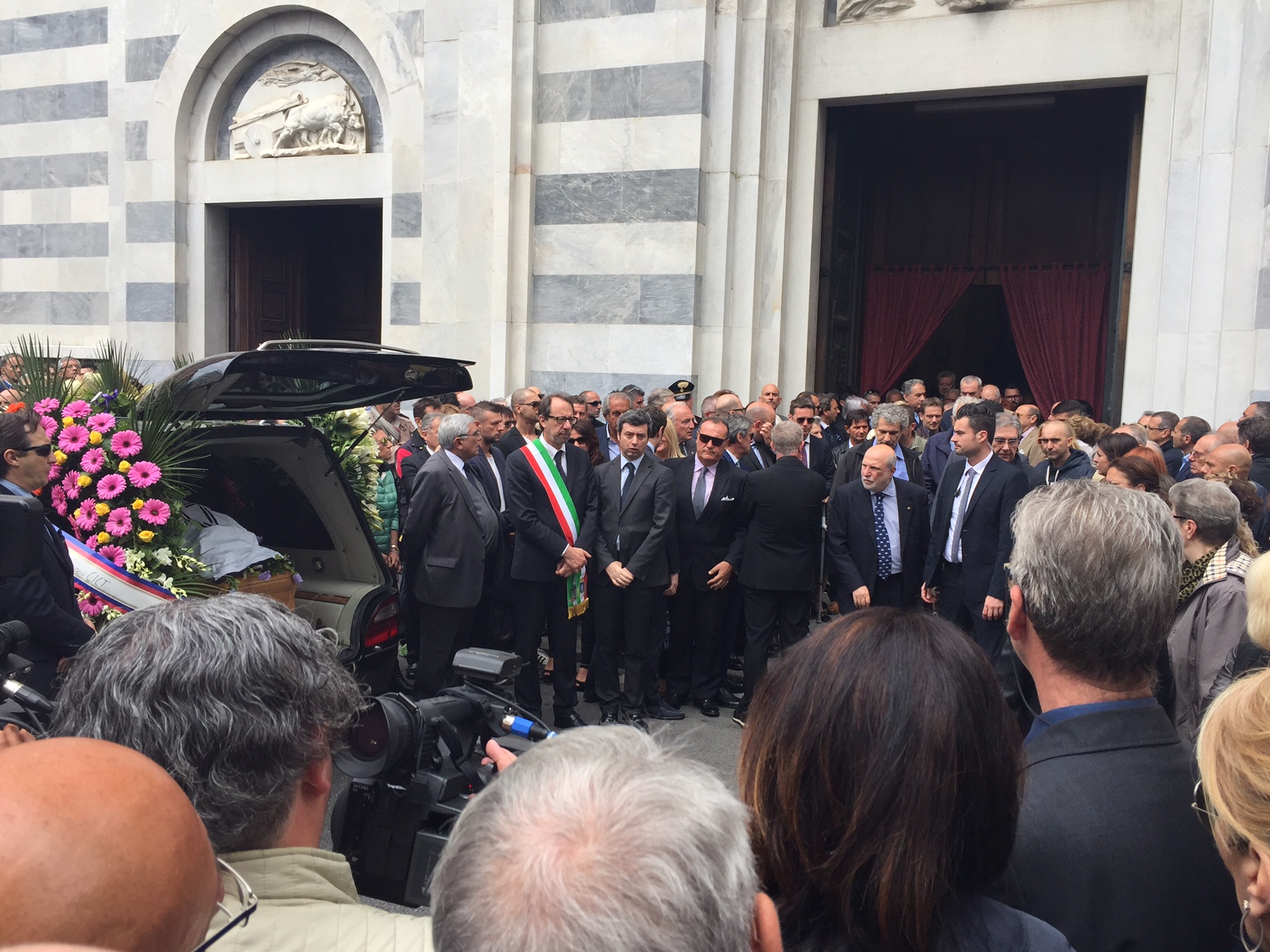 In mille per l'addio a Simonetti: 